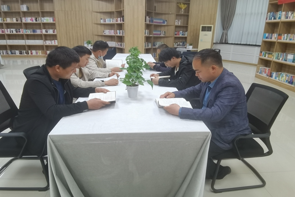 1671087674121047.jpg 圖書室閱讀.jpg