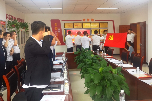 瓦斯抽采隊開展主題黨日活動_副本.jpg