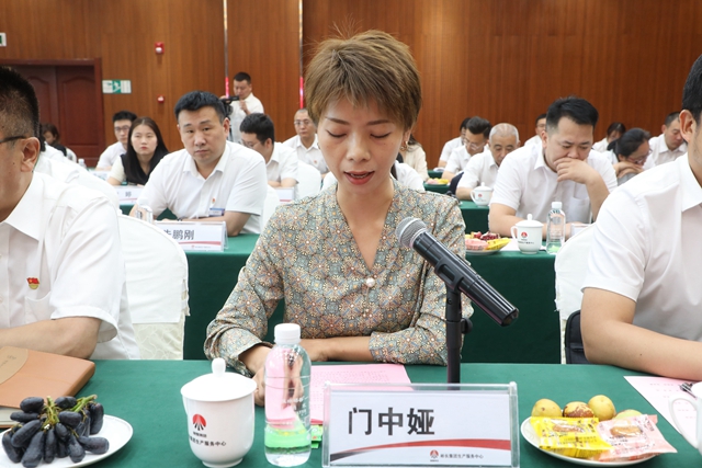 6.文家坡礦黨委副書記、董事長、總經理徐景果家屬門中婭發言.JPG