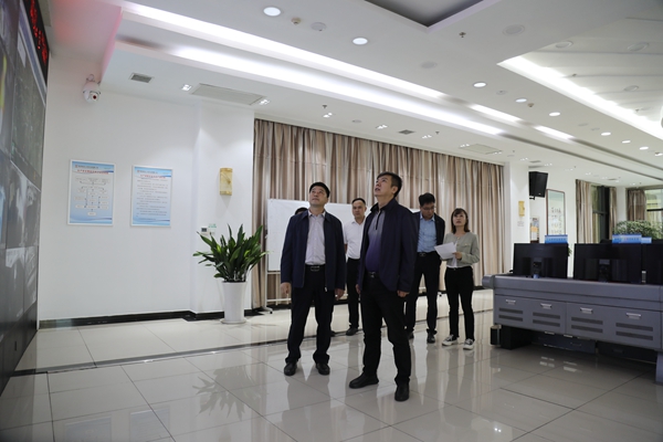 中秋節在小莊礦調度室檢查檢查_副本.jpg