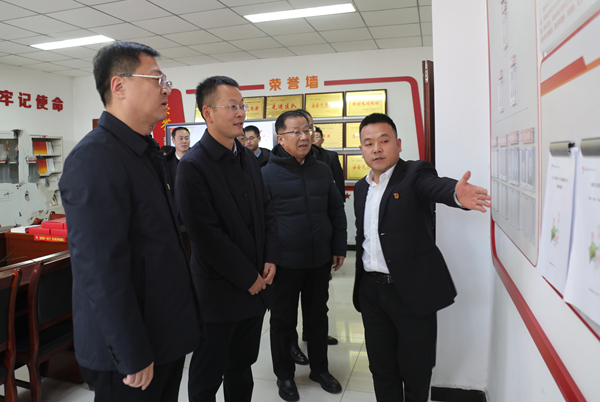 1.參觀瓦斯抽采隊黨支部.jpg