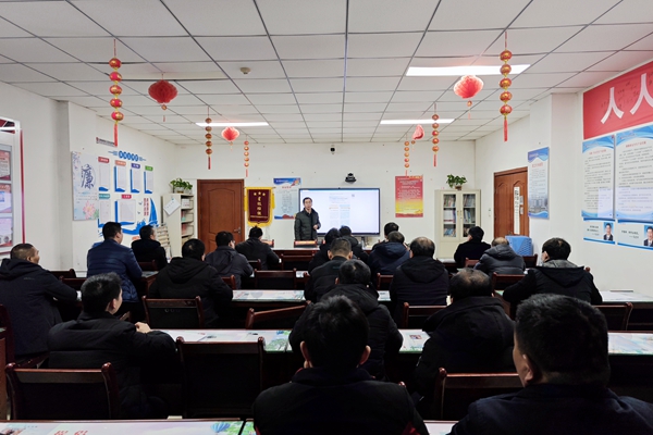 綜掘一隊黨支部組織學習_副本.jpg