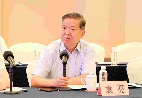 3——中國工程院院士、安徽理工大學校長袁亮主持論證環節_副本.jpg