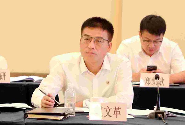 6——陜煤集團總經理助理、陜西煤業黨委副書記、總經理趙文革主持論證會_副本.jpg