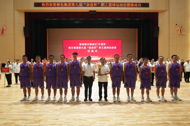 公司紀委書記白峰為季軍頒獎_副本.jpg