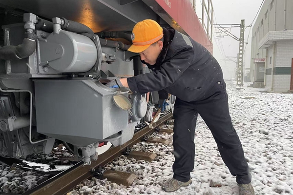 鏡頭二：檢查機車撒砂設備_副本.jpg