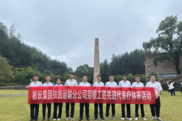 參觀革命根據地_副本.jpg