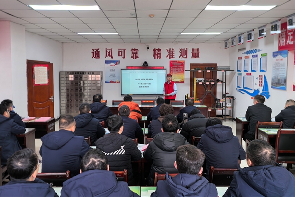 1776668115194461.jpg 4 班前會宣講安全知識_副本.jpg