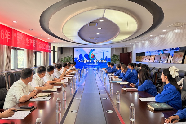 1.觀看安全生產(chǎn)月警示教育片_副本.jpg